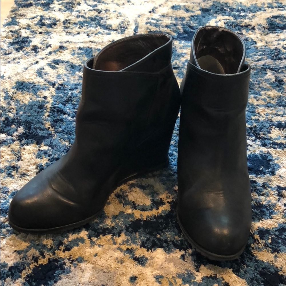 Kenneth Cole Reaction Black Booties size 9